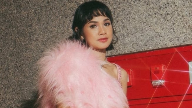 Andien Ungkap Trauma Masa Lalu Usai Membaca Buku 'Broken Strings' Aurelie Moeremans