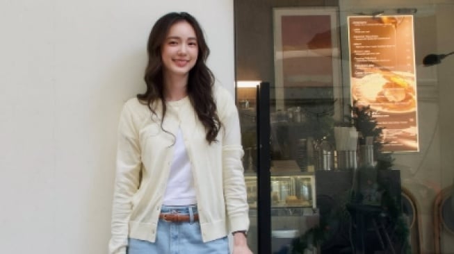 5 Inspirasi Outfit Casual Chic Bua ala Nalinthip yang Mudah Disontek