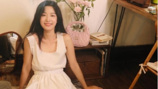 4 Inspirasi Daily Outfit Lu Yu Xiao untuk Tampilan yang Manis dan Sopan!