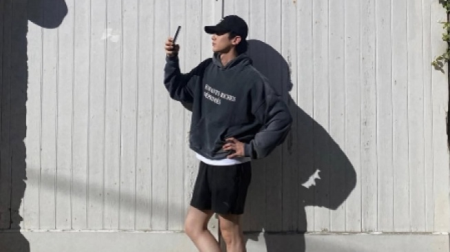 Dari Kasual Hingga Sporty, 4 Inspirasi Daily OOTD ala Bai Jing Ting!