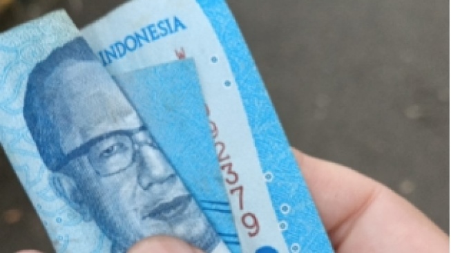 Menemukan Uang di Jalan dan Ujian Kejujuran di Tengah Kesepian