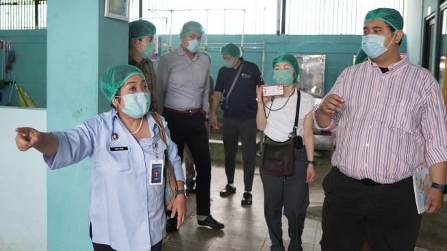 Kadin Jepang atau Japan Chamber of Commerce and Industry (JCCI) melakukan studi banding program MBG di Indonesia dalam kunjungan ke SPPG Pasir Putih, Sawangan, Depok, Jawa Barat. [Dok BGN]