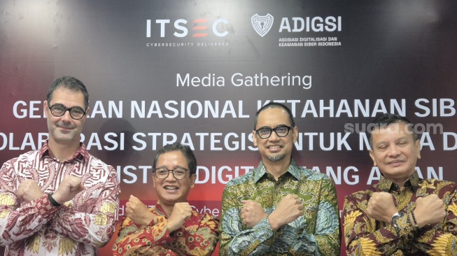 Kolaborasi ITSEC dan ADIGSI meluncurkan Gerakan Nasional Ketahanan Siber, Jakarta, Rabu (14/1/2026). [Suara.com/Dythia]