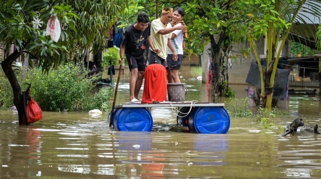 Foto udara kawasan permukiman yang terendam banjir di Perumahan Taman Cikande, Jayanti, Kabupaten Tangerang, Banten, Rabu (14/1/2026). [ANTARA FOTO/Putra M. Akbar/foc]