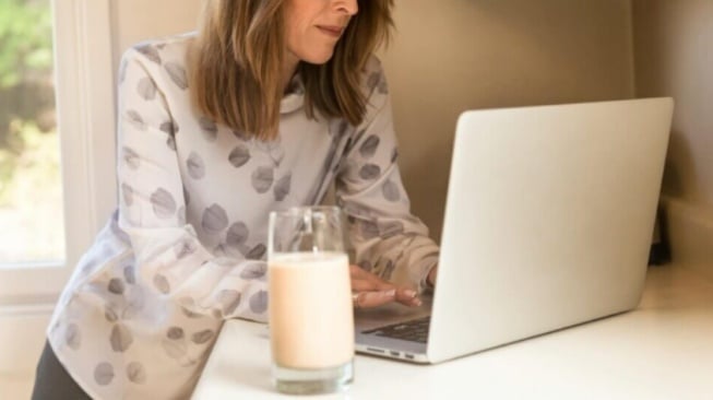 7 Susu untuk Lansia 60 Tahun ke Atas: Rahasia Otot Kuat Bebas Nyeri Sendi