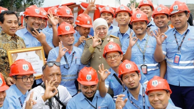 Pemerintah Provinsi Jawa Timur memberikan penghargaan K3 kepada 717 perusahaan di wilayah Jawa Timur (Dok: Pemprov Jatim)