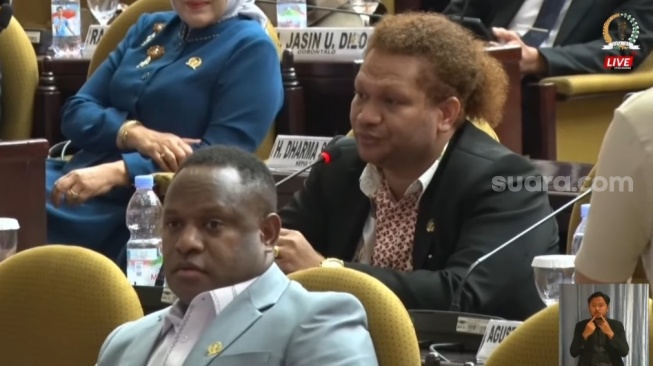 Tolak Pembukaan Lahan Sawit di Papua, Paul Finsen: Sampaikan ke Prabowo dan Bahlil, Setop Barang Itu