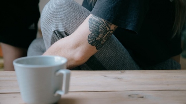 Lara dan Raka: Tentang Kopi Pahit dan Tatapan yang Tidak Memaksa