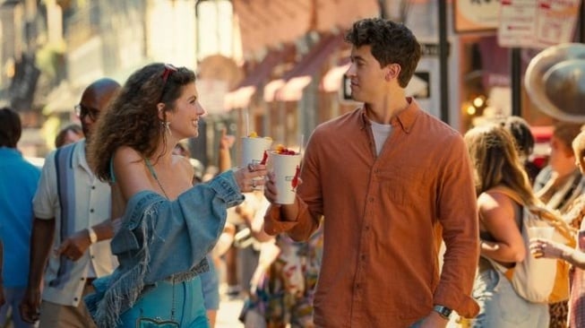 Sinopsis People We Meet on Vacation, Lika-liku Sahabat Jadi Cinta