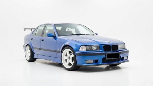BMW E36 323i (Tahun 1996) [OLX]
