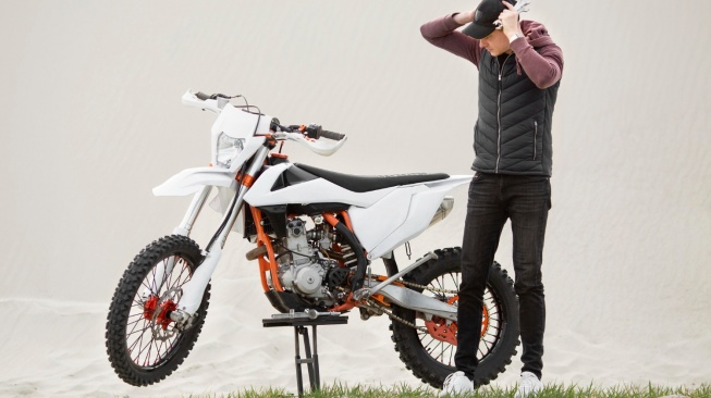 Bagaimana Cara Mengendarai Motor Kopling? Ini 10 Langkahnya