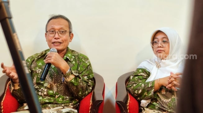  Pakar peternakan UGM, Bambang Suhartanto menyampaikan tentang potensi sawit sebagai pakan ternak di Yogyakarta, Rabu (14/1/2026). [Suara.com/Putu]