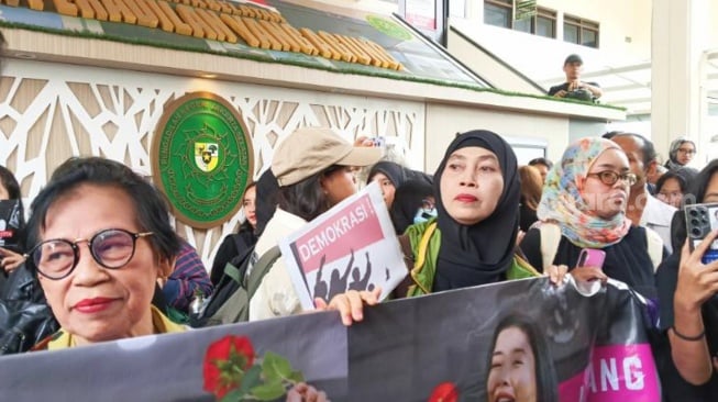 Divonis Bersalah Meski Bebas Bersyarat, Pendukung Laras: Ini Keadilan Setengah Jalan