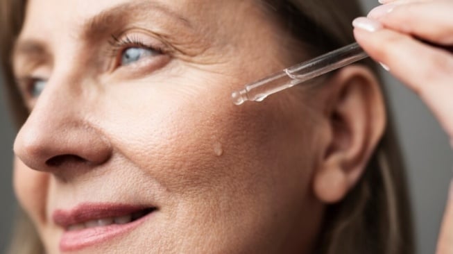 7 Skincare Mengandung Bakuchiol untuk Usia 50 Tahun yang Tidak Cocok Pakai Retinol