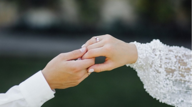 Benarkah Janda Boleh Menikah tanpa Wali seperti yang Dikatakan Inara Rusli?