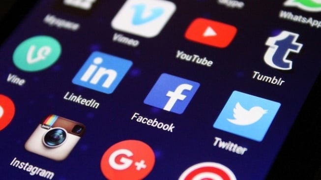 E WOM, FOMO dan Impulsif: Ketika Ulasan Digital Mengatur Hasrat Konsumsi