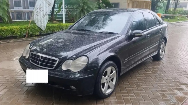Mercedes Benz C180. (OLX)