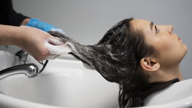 4 Sampo Mengandung Ginseng untuk Mengembalikan Warna Hitam Rambut, Mulai Rp18 Ribuan