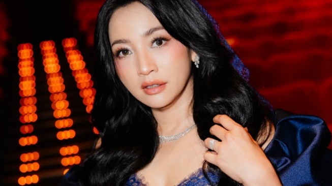 Diancam Sosok Bobby? Hesti Purwadinata Tak Takut Bela Aurelie Moeremans