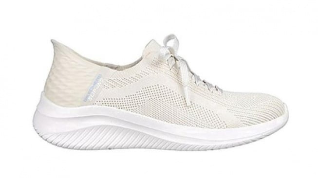 9 Sepatu Skechers Slip-On Terbaik untuk Lansia: Anti Ribet dan Jaga Kesehatan Kaki