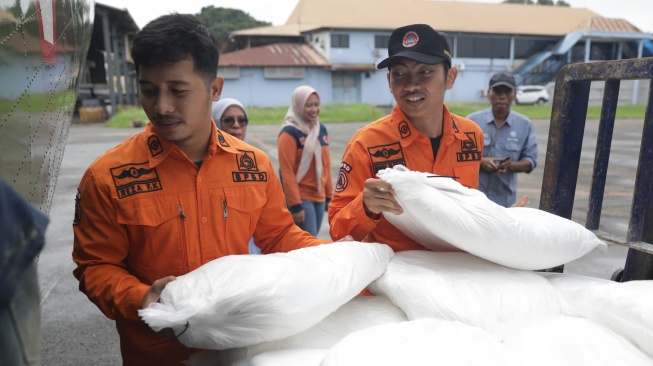 Operasi Modifikasi Cuaca, BPBD DKI Sebar 2,4 Ton Garam untuk Halau Hujan Jakarta