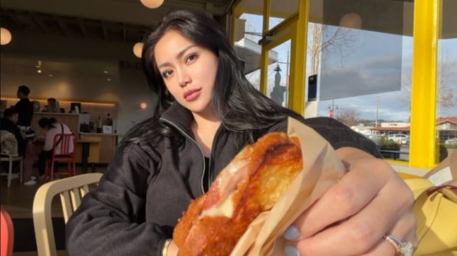 Terinspirasi Broken Strings, Jessica Iskandar Baru Berani Ungkap Dilecehkan Teman Ayahnya