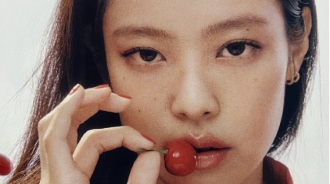 Jennie BLACKPINK Rayakan Ulang Tahun ke-30, Aksi Tiup Lilin Mirip Merokok Jadi Kontroversi
