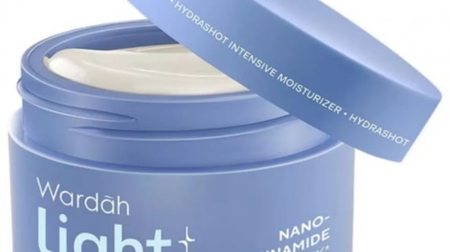 Wardah Lightening Intensive Moisturizer. [Shopee]