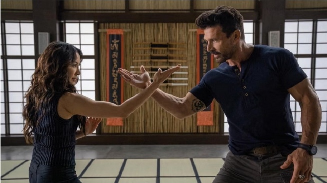 Film Boss Level yang dibintangi Frank Grillo, Naomi Watts, dan Mel Gibson akan tayang Senin (19/1/2026) malam ini pukul 23.00 WIB di Trans TV. [YouTube]