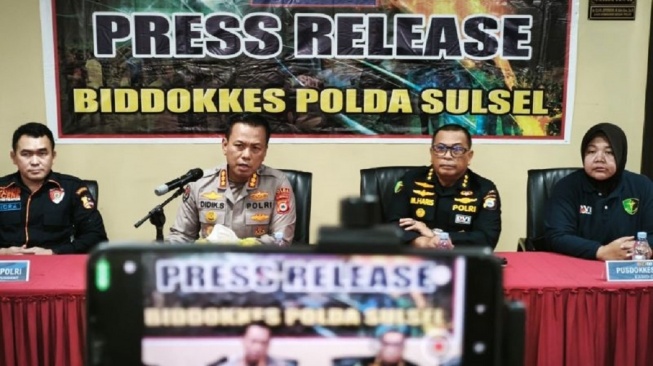 DNA Jadi Kunci Terakhir: Polisi Jemput Sampel Keluarga Korban Pesawat Jatuh Lintas Pulau