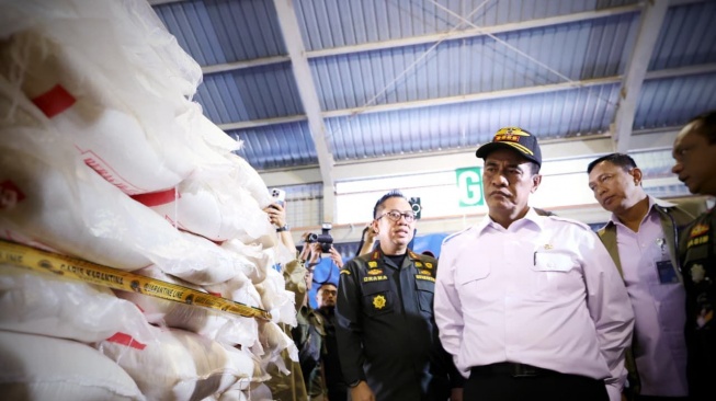 Sidak ke Kepulauan Riau, Mentan Amran Bongkar 1.000 Ton Beras Ilegal: Ini Harus Diusut Tuntas