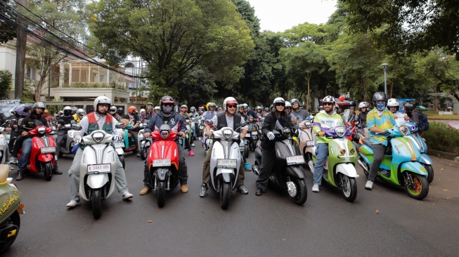 Pilihan Skutik Bergaya Klasik yang Bikin Penggunanya Tetap Stylish di Atas Motor