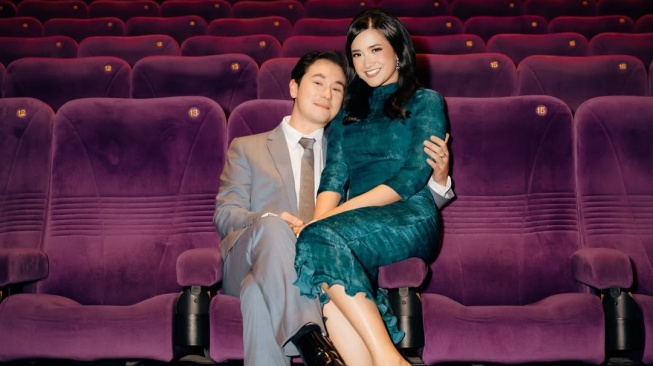 Meski pacaran di kehidupan nyata, Jerome Kurnia dan Nadya Arina mengaku baru melakukan ciuman di adegan film. [Instagram]