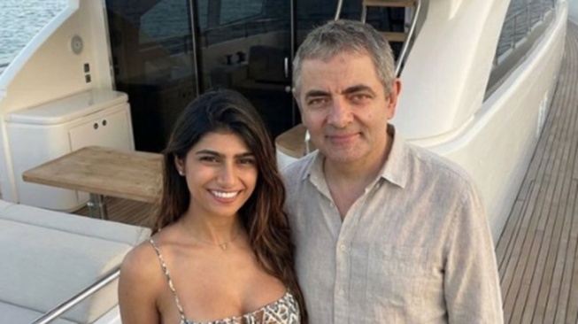 Cek Fakta: Benarkah Rowan Atkinson 'Mr. Bean' Kencan dengan Mia Khalifa di Kapal Pesiar?