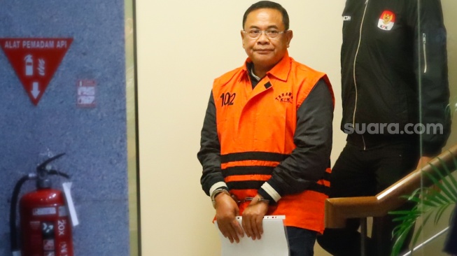 Pakai Rompi Oranye dan Tangan Terborgol, Sudewo Minta Warga Pati Tetap Tenang