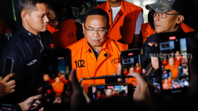 Bupati Pati Sudewo Bantah Lakukan Pemerasan Calon Perangkat Desa Usai Resmi Pakai Rompi Oranye KPK