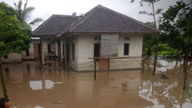 Belasan Tiang Listrik Roboh di Mandalika, Bupati Lombok Tengah Kerahkan 5 OPD