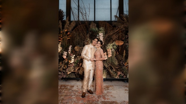 Gaya Busana Syifa Hadju dan El Rumi di Acara Lamaran yang 'Earthy' dan Berkelas (Dok. Bridestory)