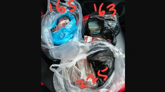 Penampakan Uang Rp2,6 Miliar dalam Karung dari OTT KPK Bupati Pati Sudewo. (ist)