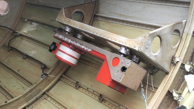 Penampakan kotak hitam atau black box di ekor pesawat [SuaraSulsel.id/Basarnas]