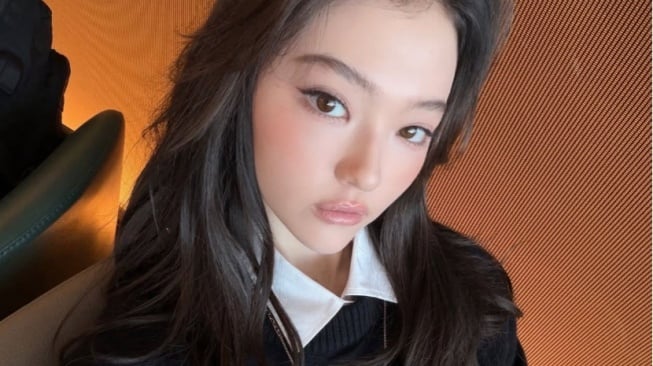 Sontek 4 OOTD Kekinian ala Ella MEOVV, Cocok Buat Aktivitas Sehari-hari