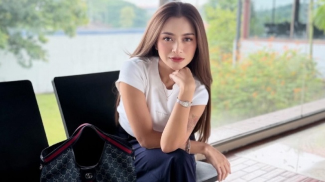 Momen Percakapan Nathalie Holscher dengan Sosok Pria Saat Live Jadi Sorotan, Begini Faktanya