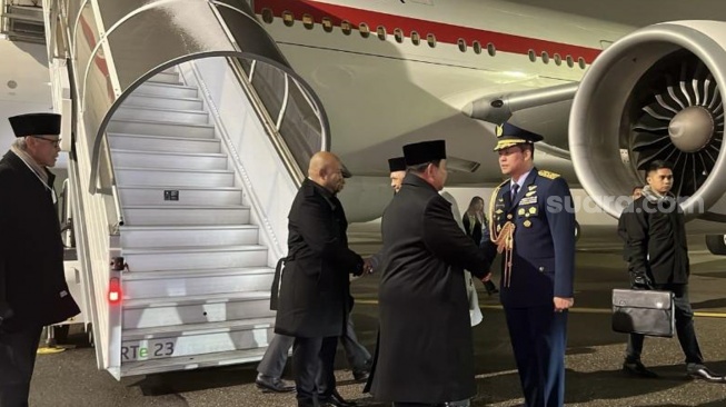 Presiden Prabowo Subianto tiba di Bandara Udara Internasional Zurich, Swiss, Rabu (21/1/2026), pukul 17.50 waktu setempat. (Suara.com/Novian)