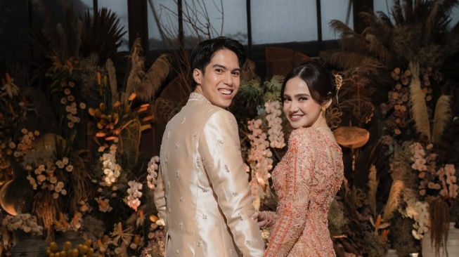 lamaran El Rumi dan Syifa Hadju (Instagram.com/elelrumi)