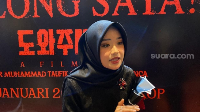Beby Salsabila, pemilik cerita asli film Tolong Saya! Dowajuseyo saat ditemui di kawasan Kuningan, Jakarta Selatan pada Rabu, 21 Desember 2026. [Suara.com/Tiara Rosana]