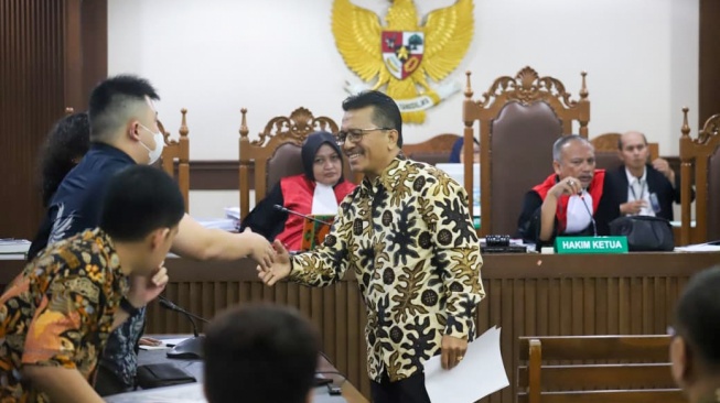 Mantan General Manager Fixed Income PT Bhakti Investama Togi Sitindaon memberikan keterangan dalam sidang gugatan perdata CMNP melawan MNC Asia Holding di Pengadilan Negeri Jakarta Pusat, Rabu (21/01/2026). [Handout]
