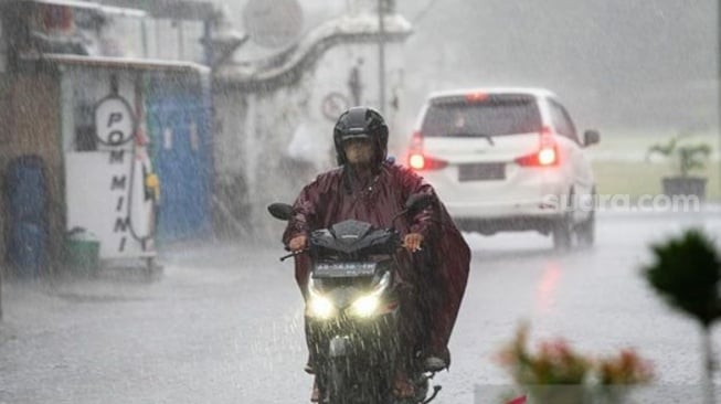 Peringatan Dini BMKG: Jabodetabek Siaga Hujan Sangat Lebat dan Angin Kencang pada Jumat Besok