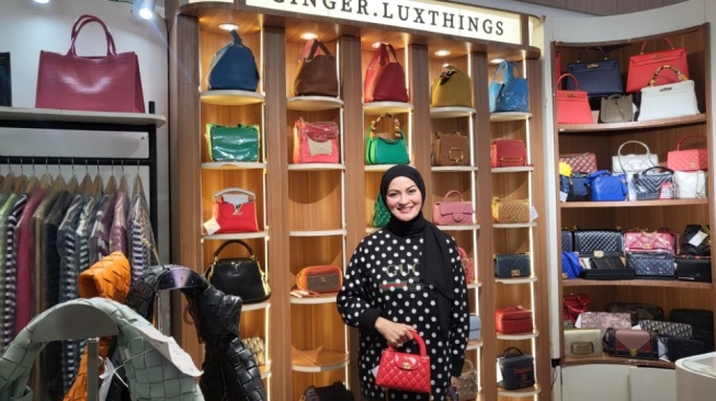 Marisa Tumbuan, Founder Irresistible Bazaar, Bazaar Barang Branded Preloved Terkurasi (Suara.com/Dinda)