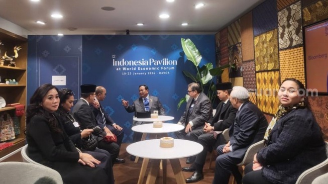 Usai Pidato di Davos, Prabowo Lanjut 'Nongkrong' dan Ngopi Bareng Menteri di Paviliun Indonesia