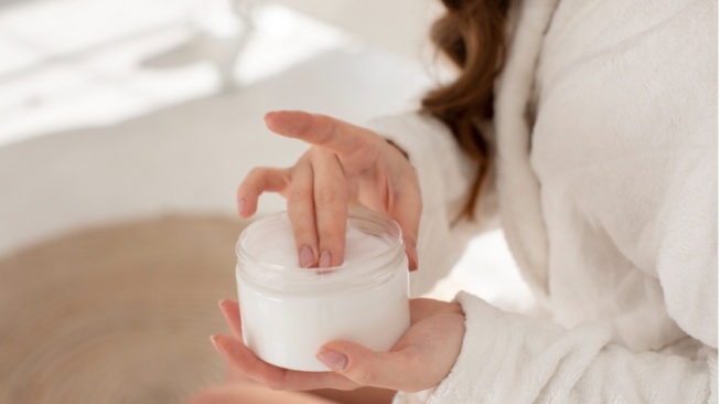 7 Cream Moisturizer untuk Menyamarkan Kerutan di Usia 45 Tahun
